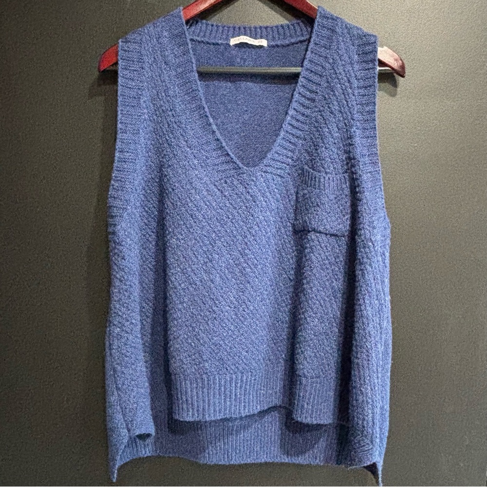 CELLABIE one size women’s navy blue sweater vest